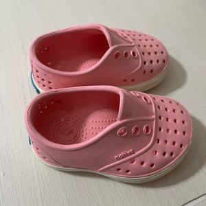 Pink Native Baby/Toddler Size 4 LIGHTLY WORN! Great condition!